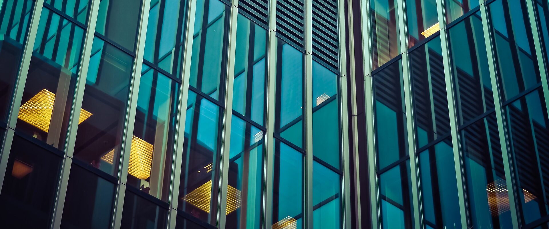 Profesionalno čišćenje staklenih površina i solarnih elektrana